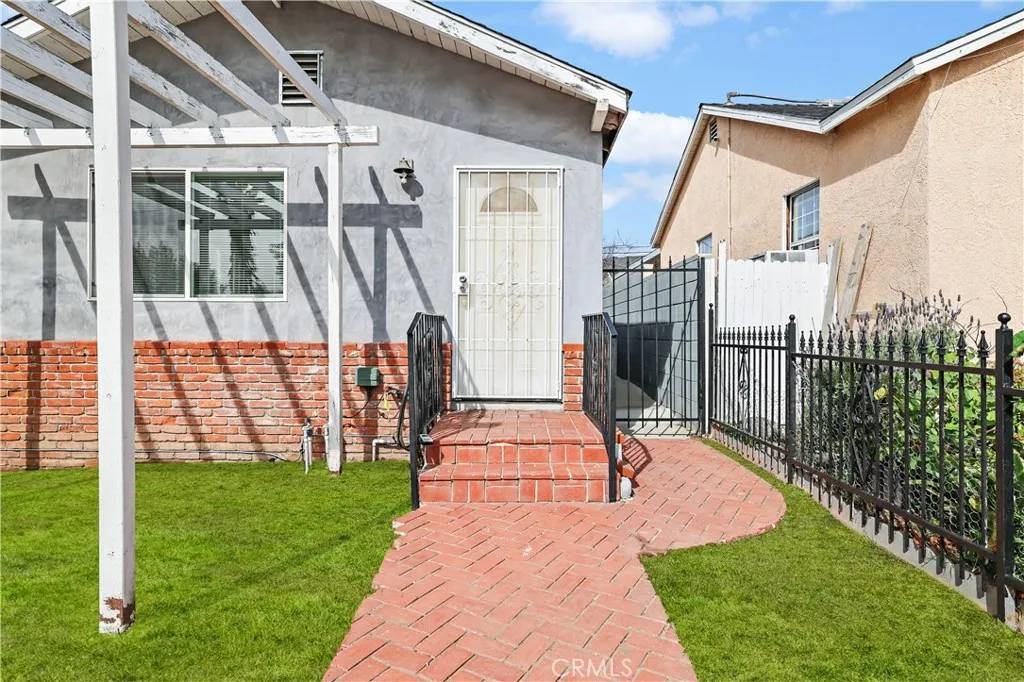 13507 Sayre Street, Sylmar, CA 91342