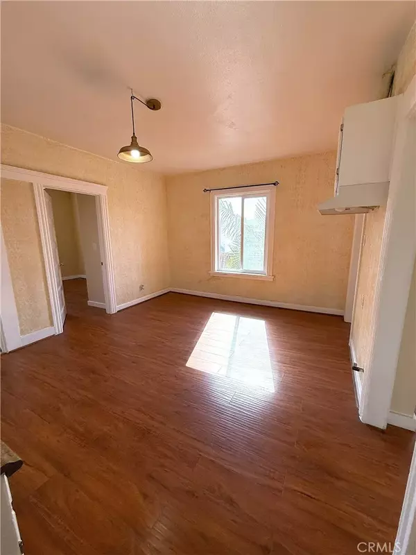Los Angeles, CA 90007,1946 New England St #1/2