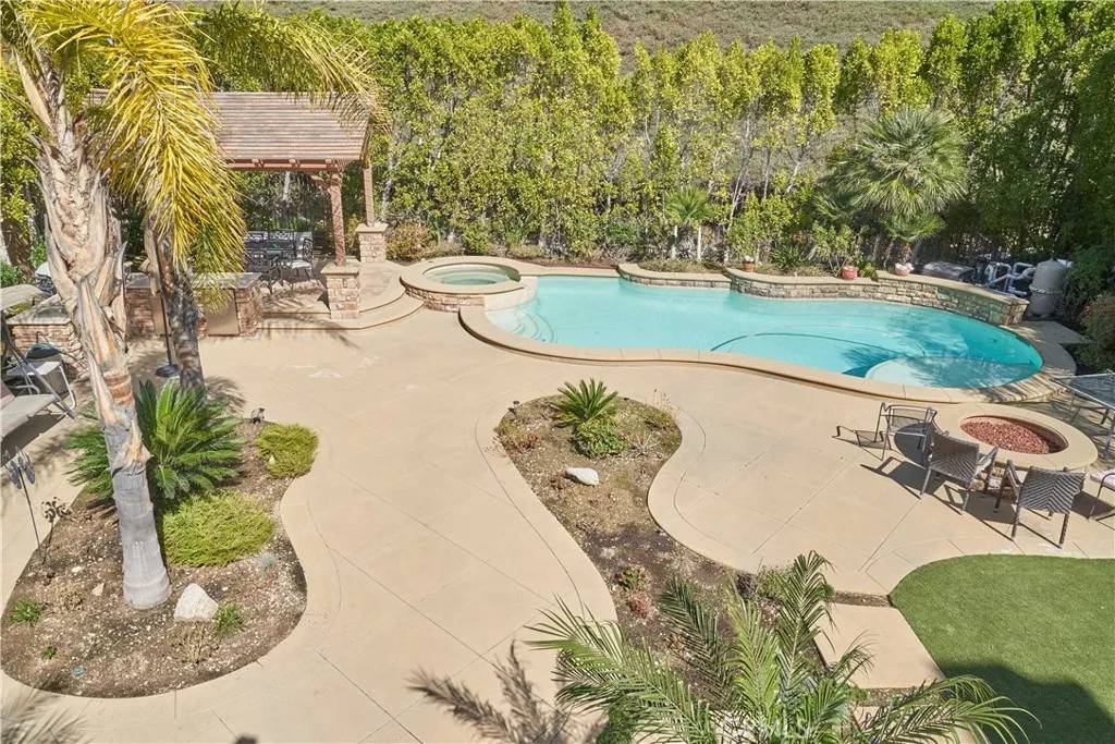 689 E Boxwood Lane, Azusa, CA 91702