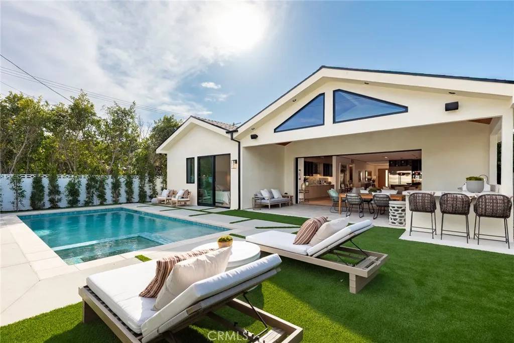 5206 Beeman Avenue, Valley Village, CA 91607