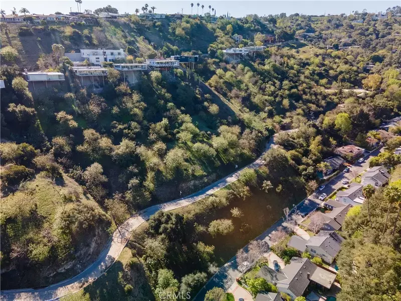 3724 N Knobhill, Sherman Oaks, CA 91423