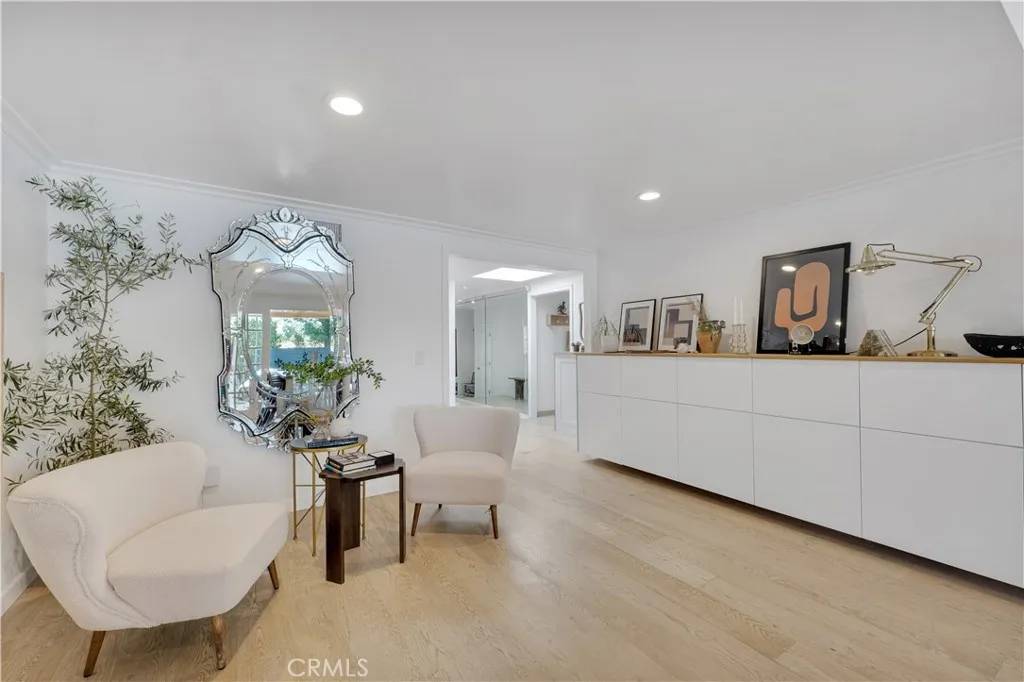 Woodland Hills, CA 91367,5910 Pat Avenue
