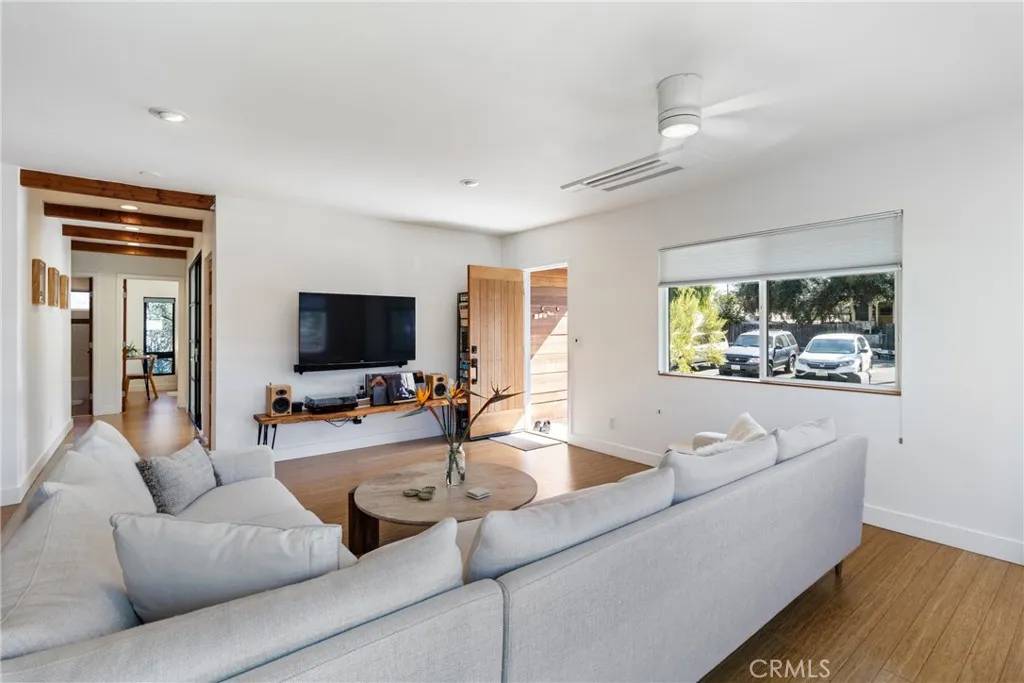Los Angeles, CA 90042,327 Chestnut Avenue