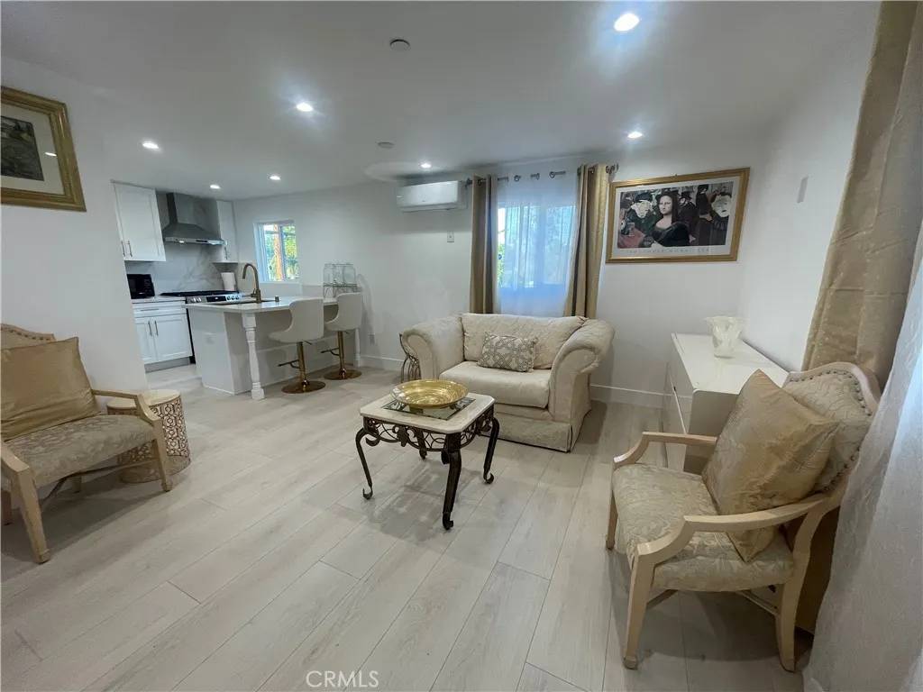 Sherman Oaks, CA 91403,15032 Valley Vista