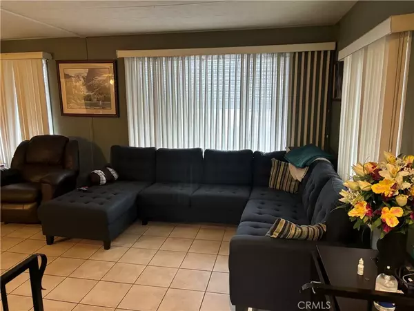 Canoga Park, CA 91304,8811 Canoga #340