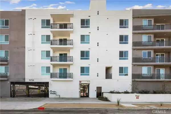 North Hollywood, CA 91606,11714 Archwood Street #206