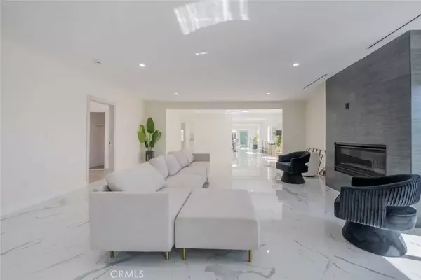 Los Angeles, CA 90027,1832 N Alexandria Avenue