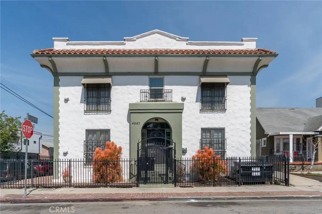 Los Angeles, CA 90019,4567 Pickford Street