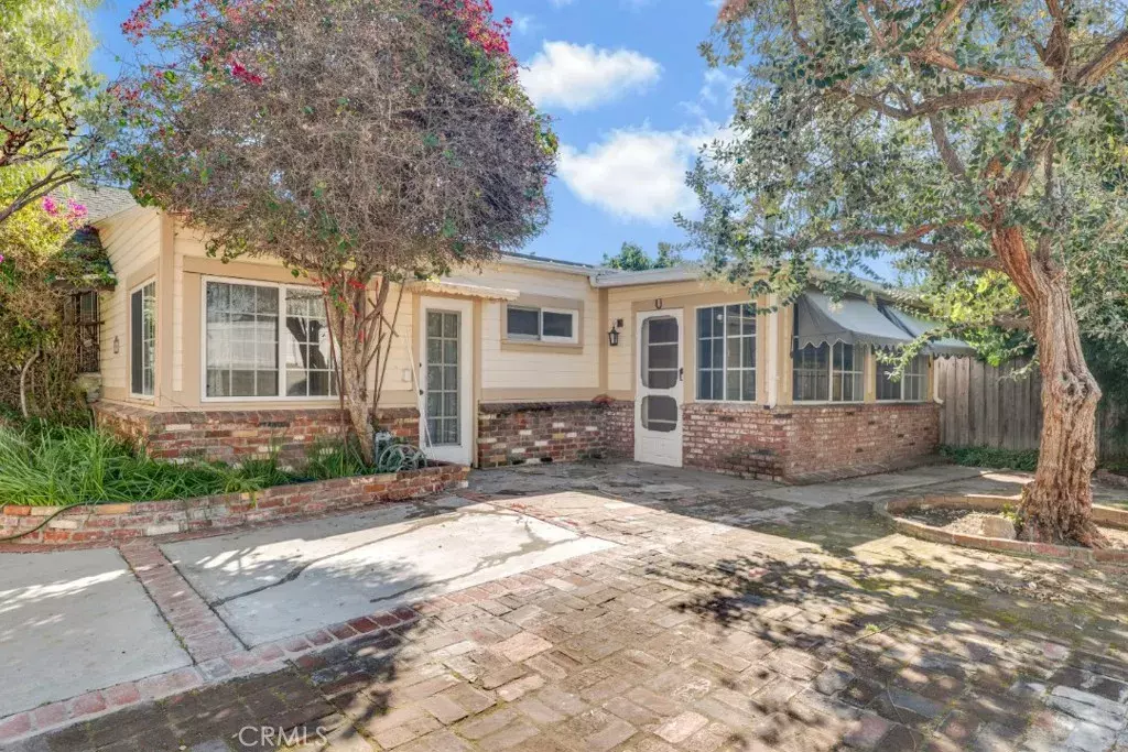 Sherman Oaks, CA 91423,4930 Fulton Avenue