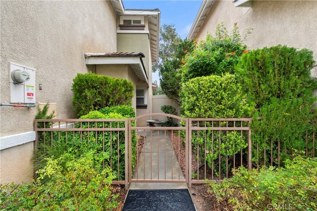 Castaic, CA 91384,30319 Marigold Circle