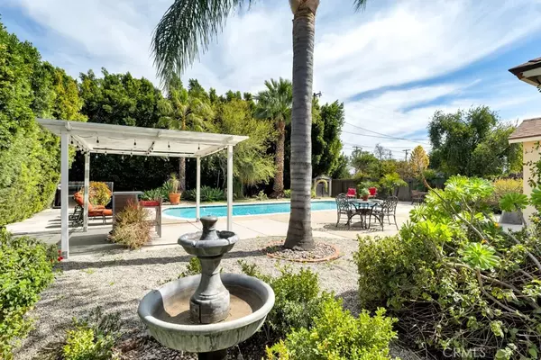 6942 Petit Avenue, Lake Balboa, CA 91406