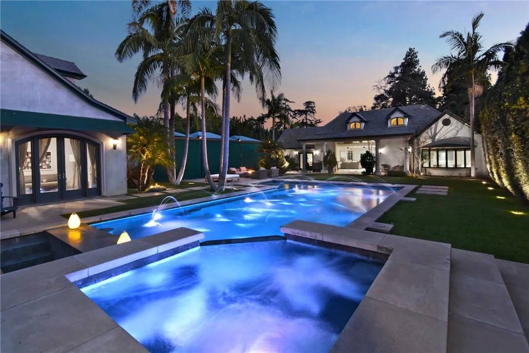 Sherman Oaks, CA 91401,13157 Chandler Boulevard