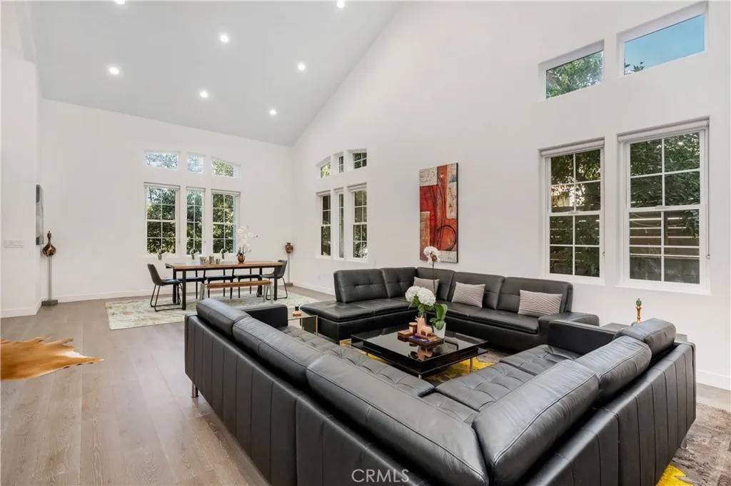Sherman Oaks, CA 91403,14632 Valley Vista Boulevard