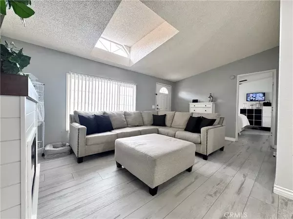 Canyon Country, CA 91351,20401 Soledad Canyon #511