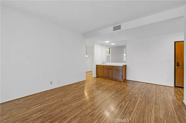 Sherman Oaks, CA 91423,13331 Moorpark Street #226