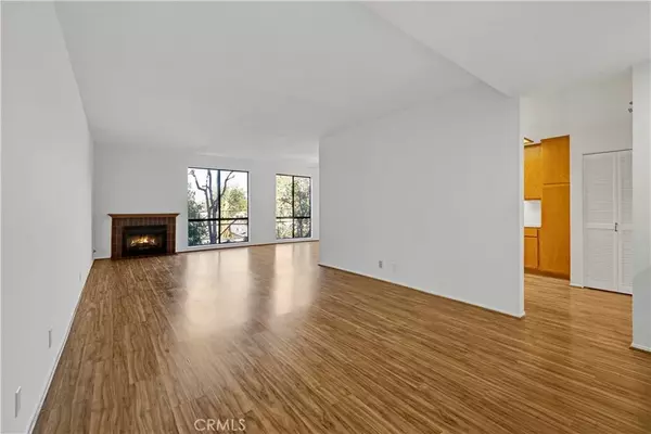 Sherman Oaks, CA 91423,13331 Moorpark Street #226