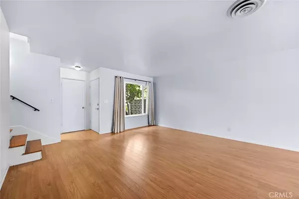 North Hollywood, CA 91602,11138 Aqua Vista Street #22