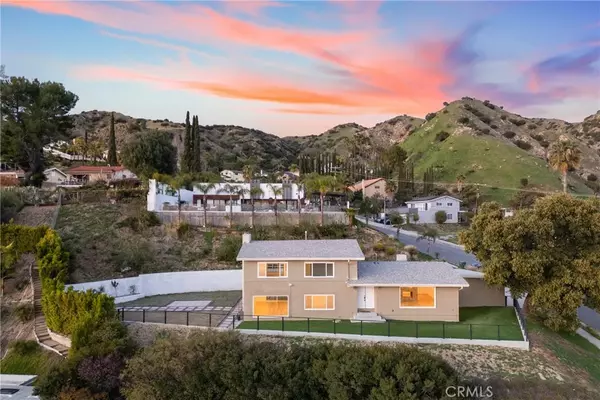 8013 Hollywood Way, Sun Valley, CA 91352