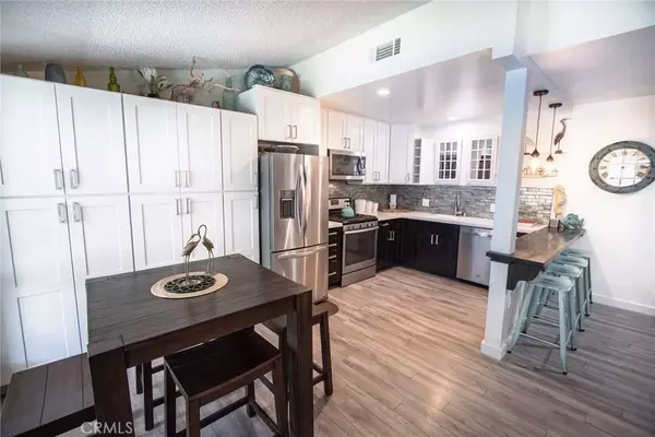 Newhall, CA 91321,19235 Avenue Of The Oaks #B