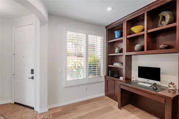 Valencia, CA 91381,25632 Via Ventana
