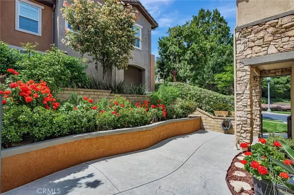 Valencia, CA 91381,25632 Via Ventana