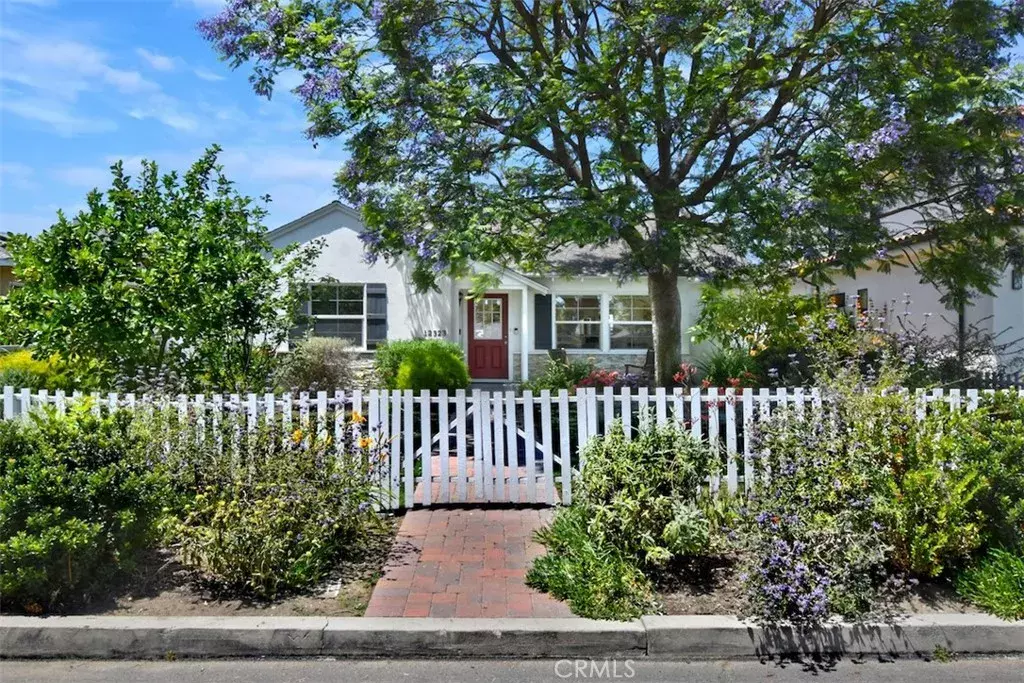 Valley Village, CA 91607,12323 Collins Street