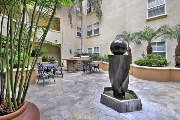 Studio City, CA 91604,4237 Longridge Avenue #305