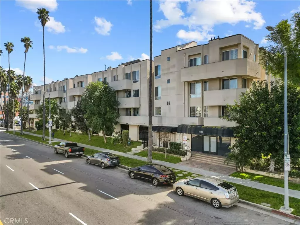 Reseda, CA 91335,19350 Sherman Way #204