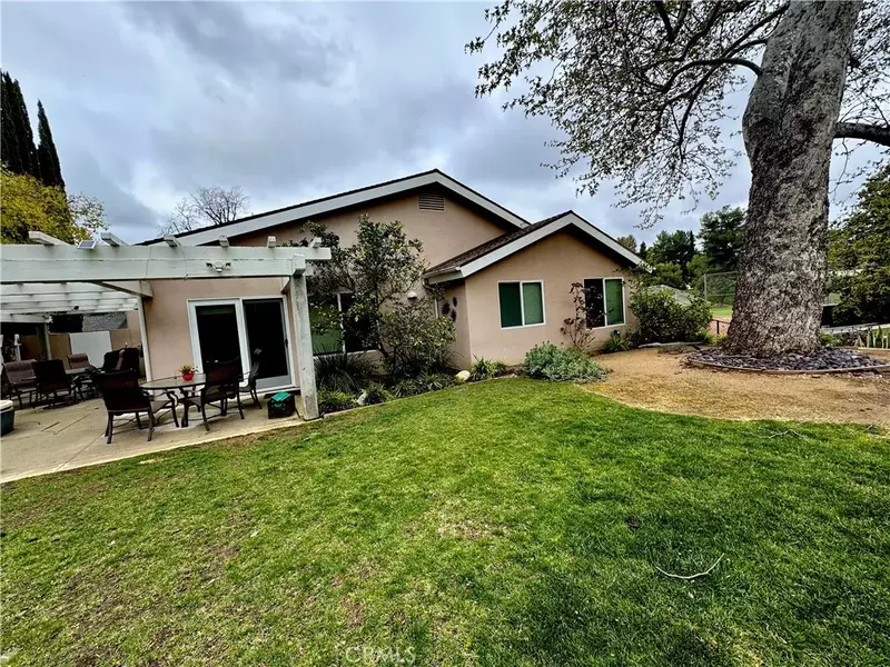 5500 Medea Valley Dr. Drive, Agoura Hills, CA 91301