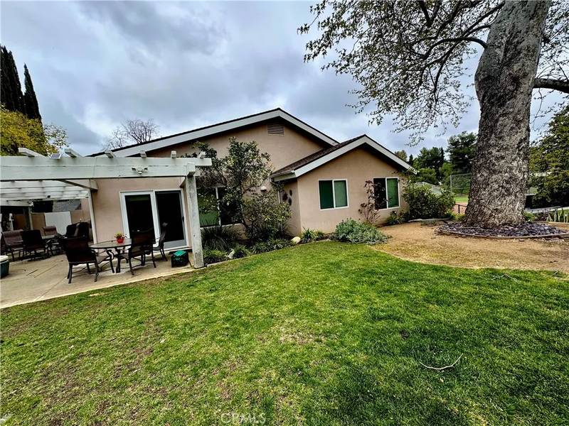 5500 Medea Valley Dr. Drive, Agoura Hills, CA 91301