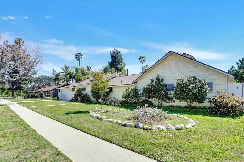 Van Nuys, CA 91406,15432 Lull Street