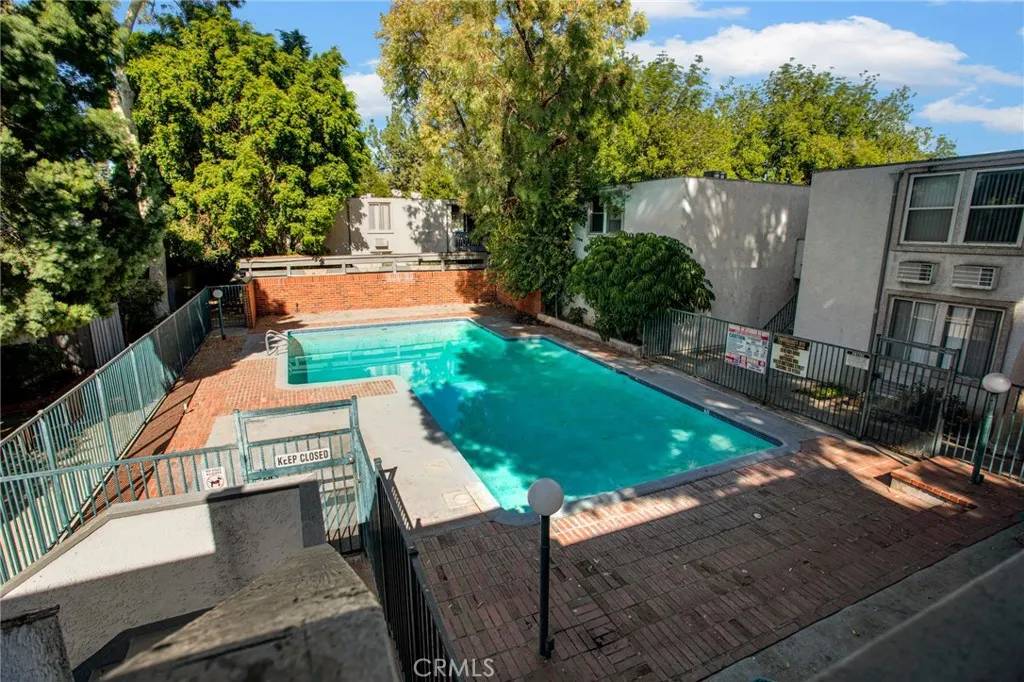 Tarzana, CA 91356,18620 Hatteras Street #114