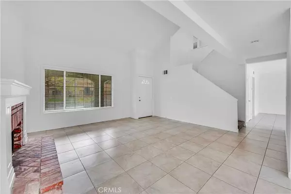 Saugus, CA 91350,27571 Caraway Lane