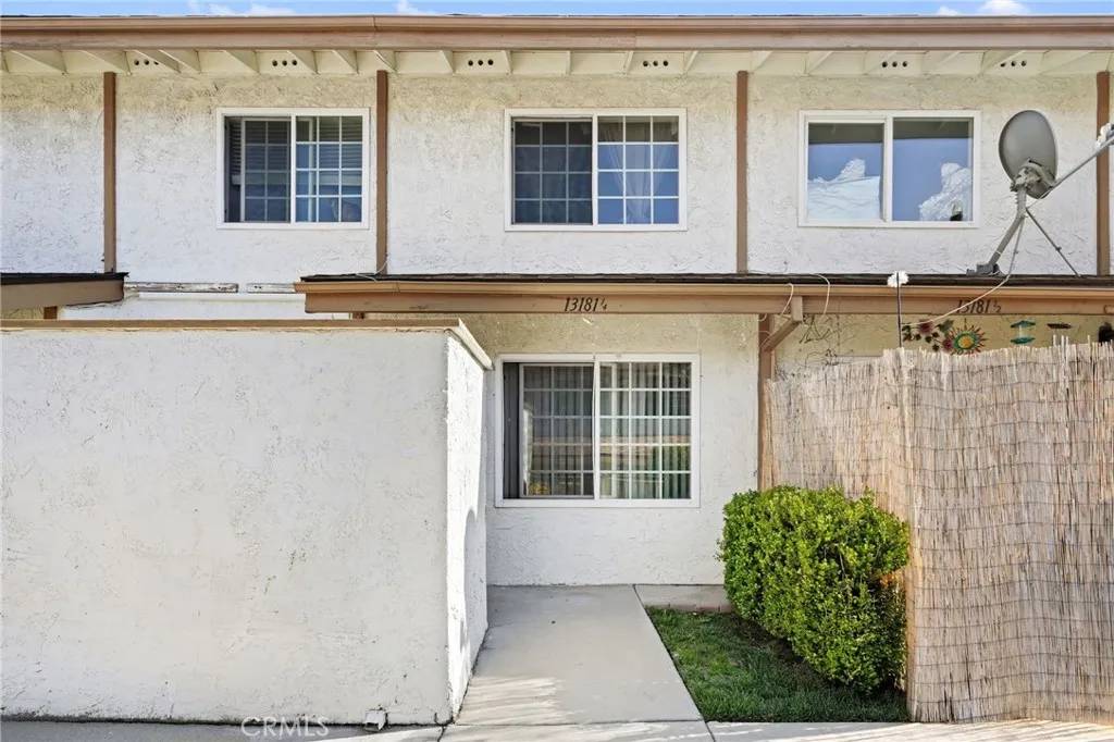 13181 Bromont Avenue, Sylmar, CA 91342