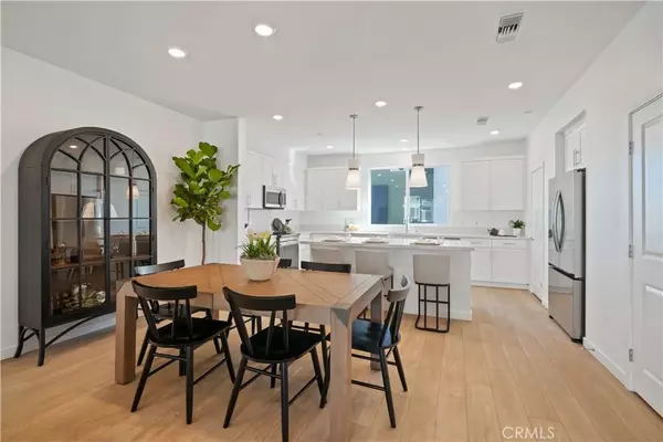 Valencia, CA 91381,27319 Bear Creek Lane