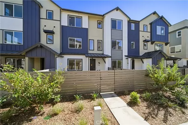 27319 Bear Creek Lane, Valencia, CA 91381