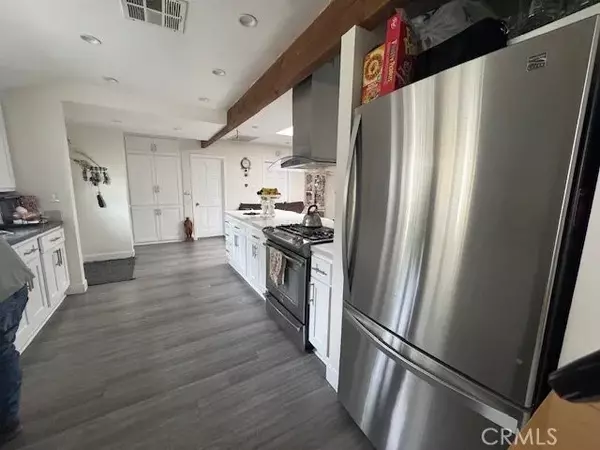 Van Nuys, CA 91406,16654 Kelsloan Street