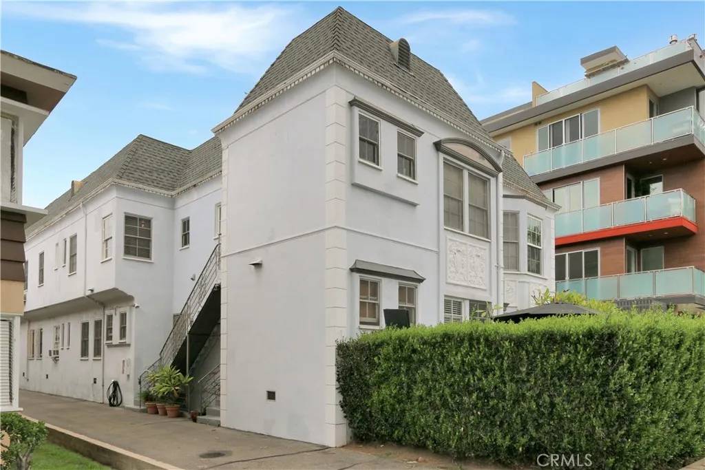 Los Angeles, CA 90046,1351 N Alta Vista Boulevard