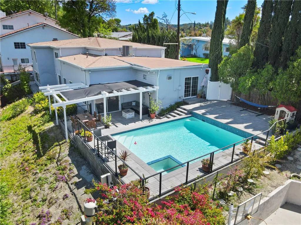 Woodland Hills, CA 91364,23127 Cass Avenue