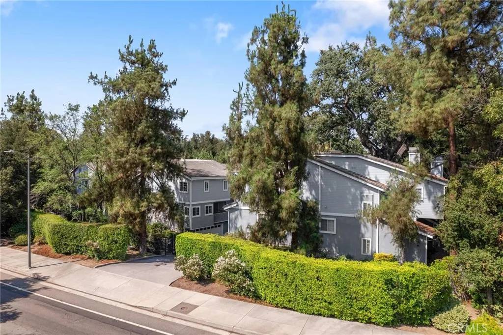 23163 Mulholland Drive #6, Woodland Hills, CA 91364