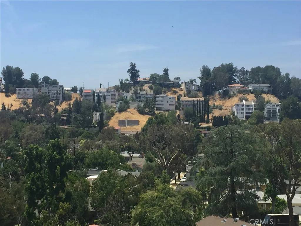 Woodland Hills, CA 91364,5119 Escobedo