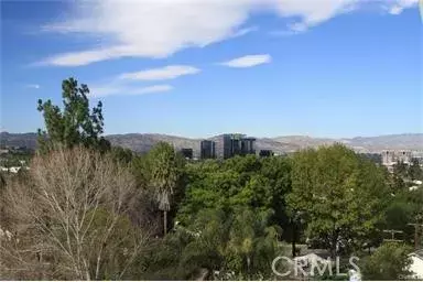 Woodland Hills, CA 91364,5119 Escobedo