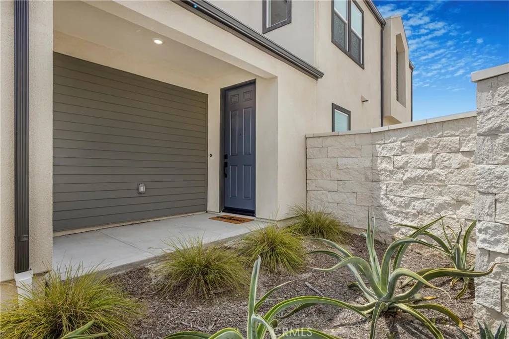 27824 Marquee Drive, Valencia, CA 91381