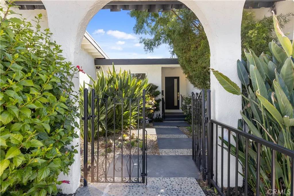 9038 Whitaker Avenue, Northridge, CA 91343
