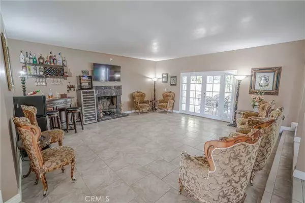 Woodland Hills, CA 91367,22607 Hatteras Street