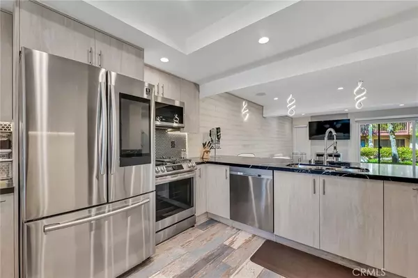 Woodland Hills, CA 91367,21551 Burbank # 114 Boulevard