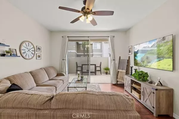 Saugus, CA 91350,27646 Susan Beth Way #B