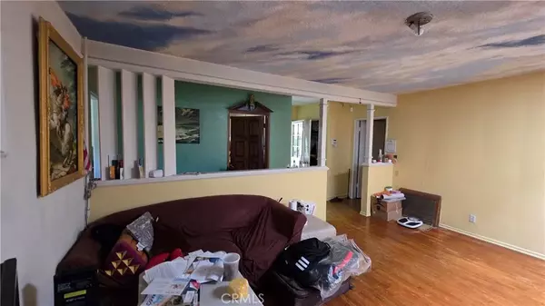 Van Nuys, CA 91406,15358 Gault Street