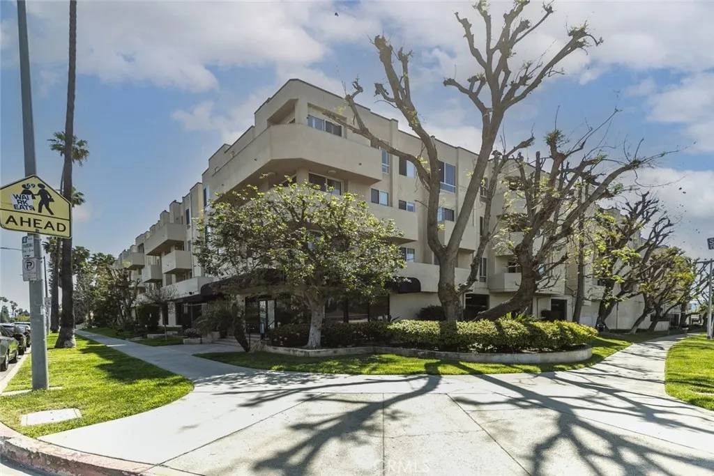 19350 Sherman Way #114, Reseda, CA 91335