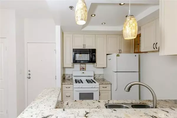 Reseda, CA 91335,19350 Sherman Way #114